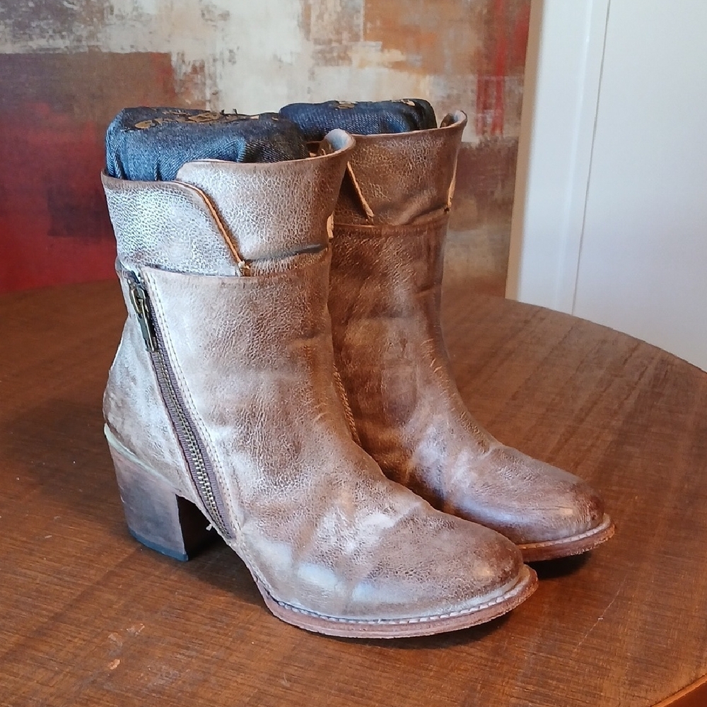 Freebird Distressed Brown Heeled Boots - Picture 5 of 7